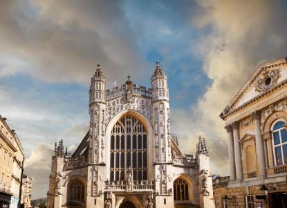 Bath Abbey, adiacente all'ingresso delle Terme Romane