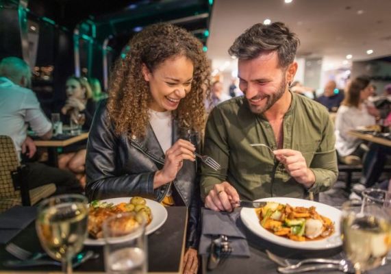 Festa dell'amore in crociera con cena a Londra per San Valentino.