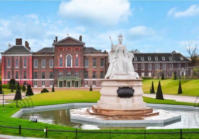 La statua della regina Vittoria a Kensington Palace