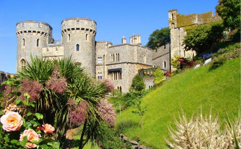 Il castello di Windsor dai giardini reale